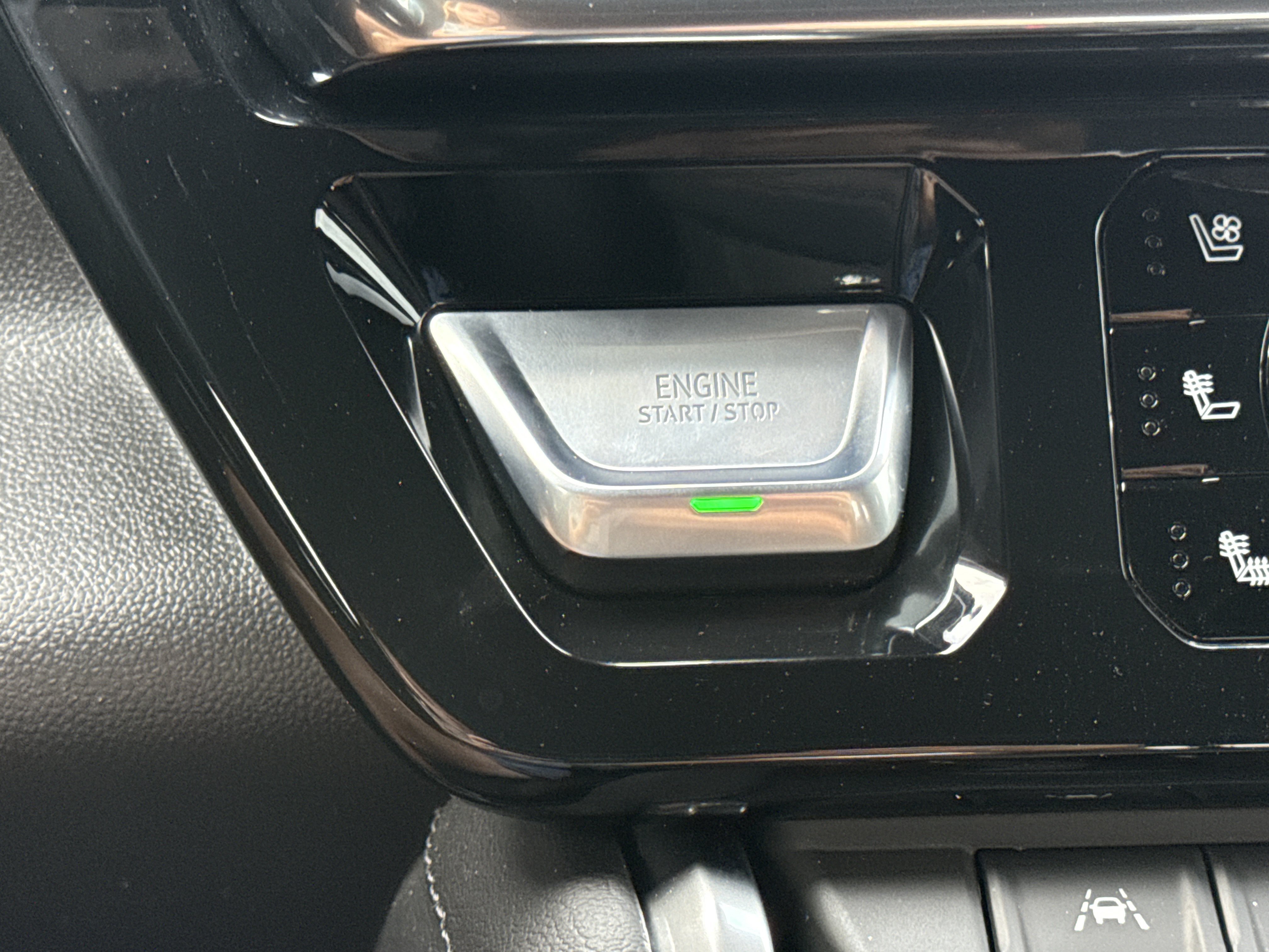 Used 2026 Sterling Metallic GMC Denali image 28