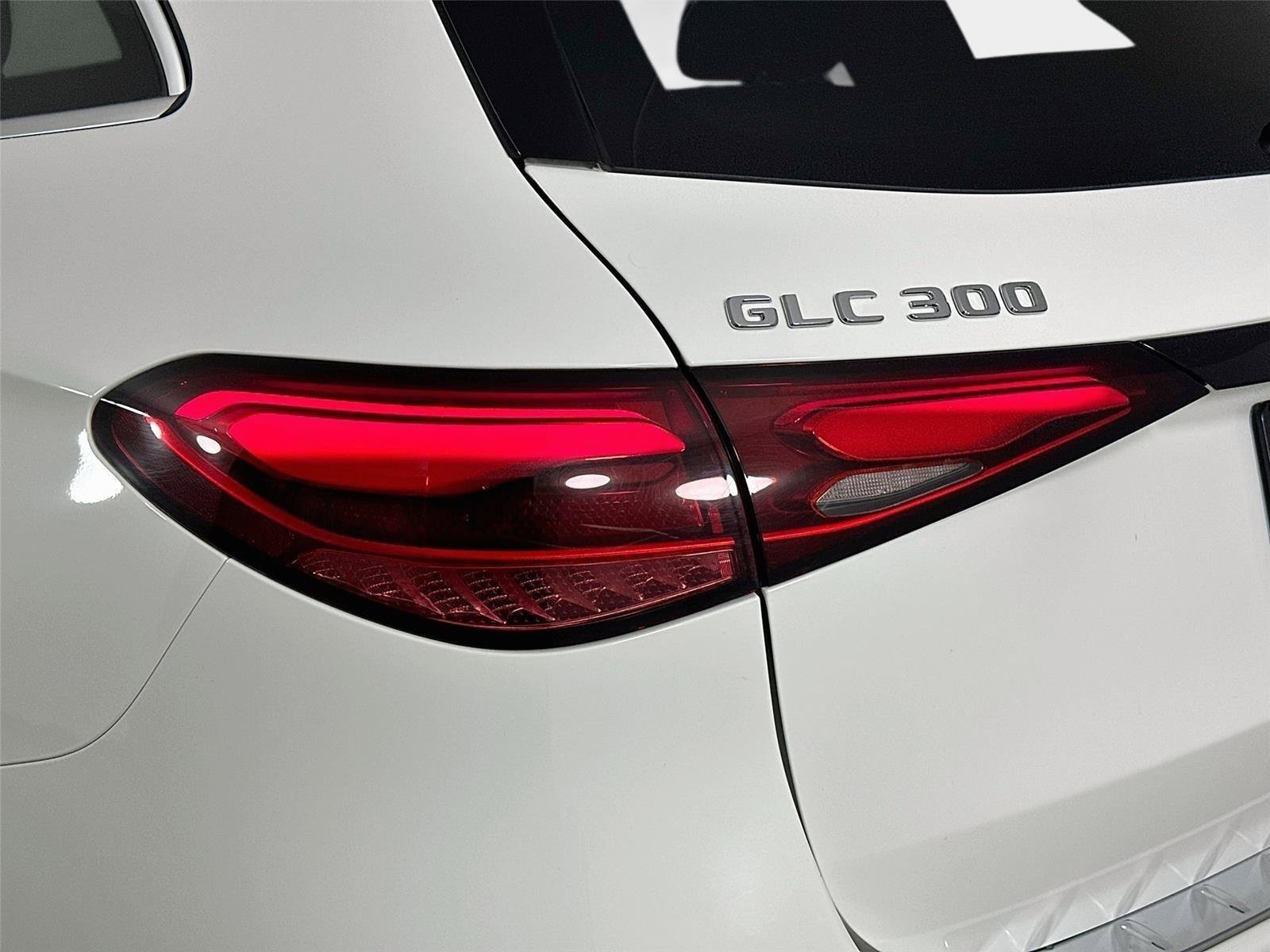 Used 2023 Polar White Mercedes-Benz GLC 300 image 9