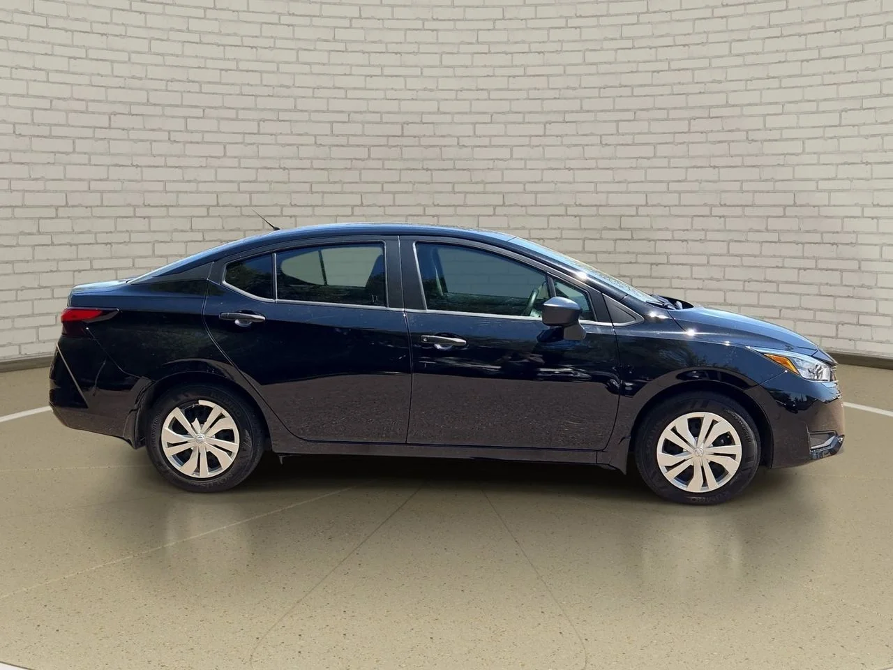 Used 2025 Super Black Metallic Nissan 1.6 S image 3