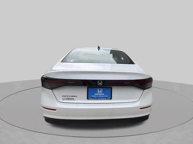 Certified Used 2025 Platinum White Pearl Honda 1.5T SE image 5