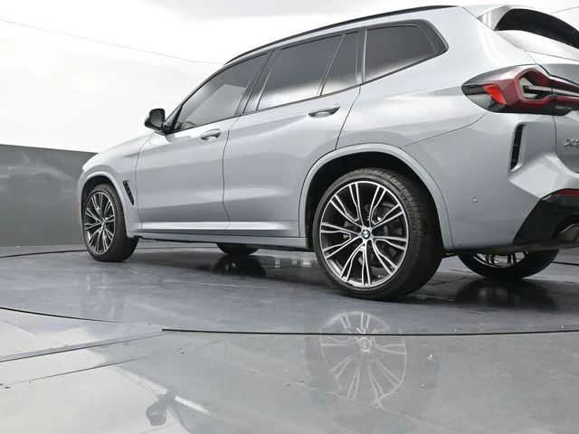 Used 2024 Gray BMW xDrive30i image 35