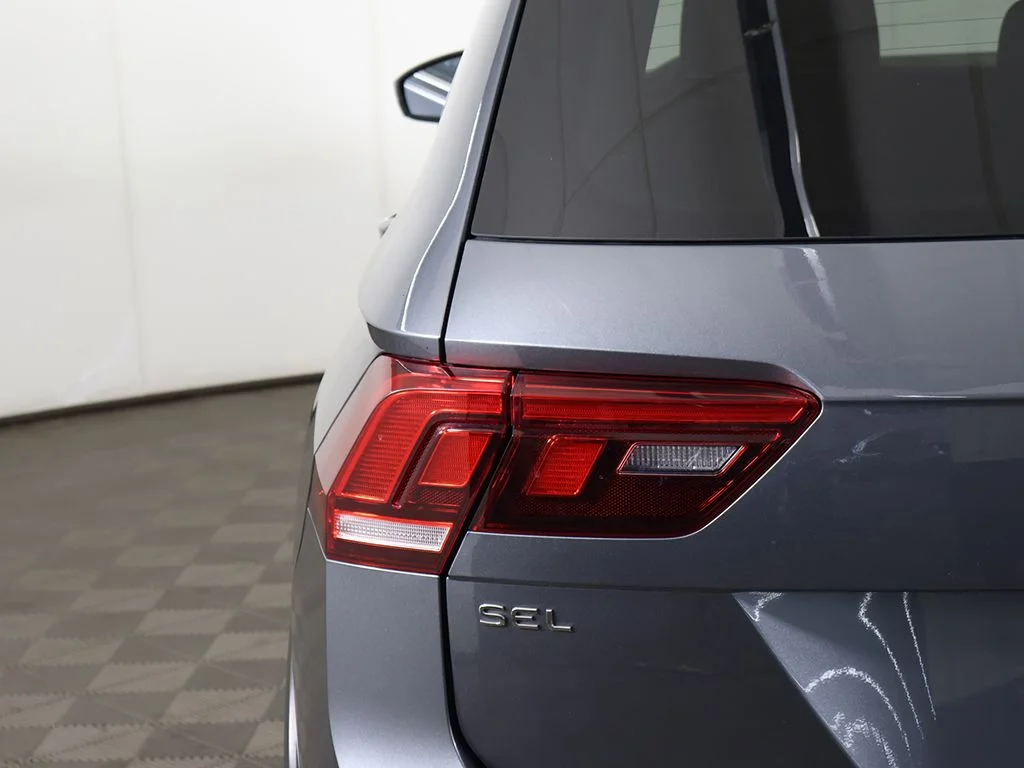 Used 2022 Platinum Gray Metallic Volkswagen 2.0T SEL R-Line image 18