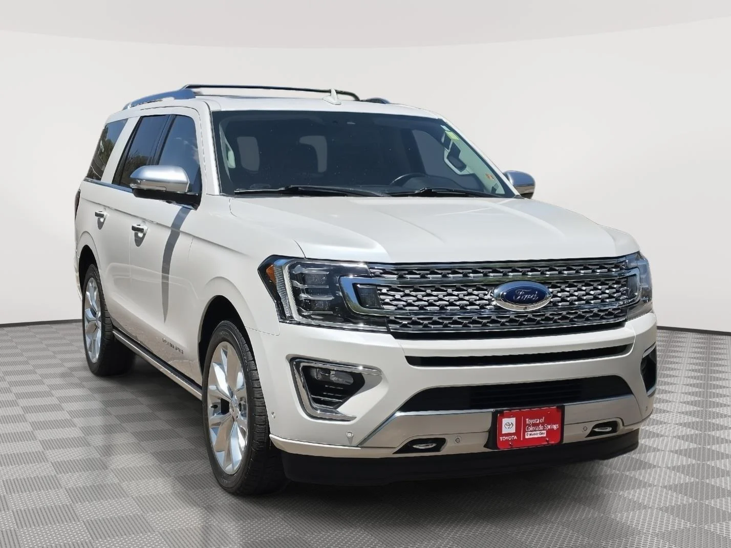Used 2019 White Platinum Metallic Tri-Coat Ford Platinum image 1