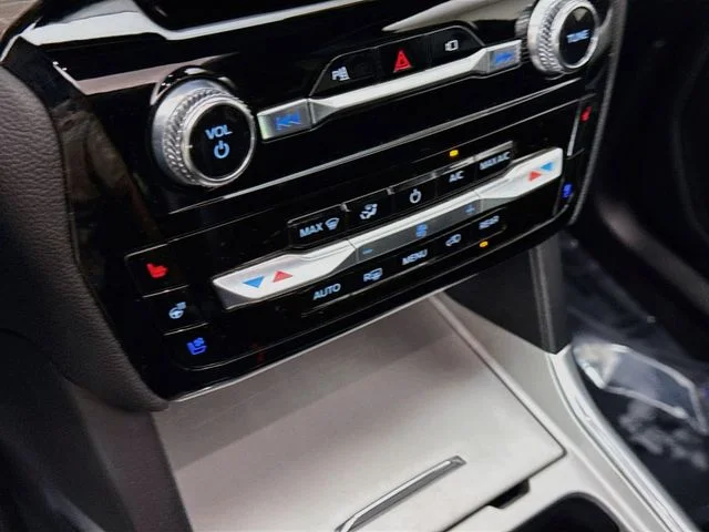 Used 2022 Gray Metallic Ford Limited image 16