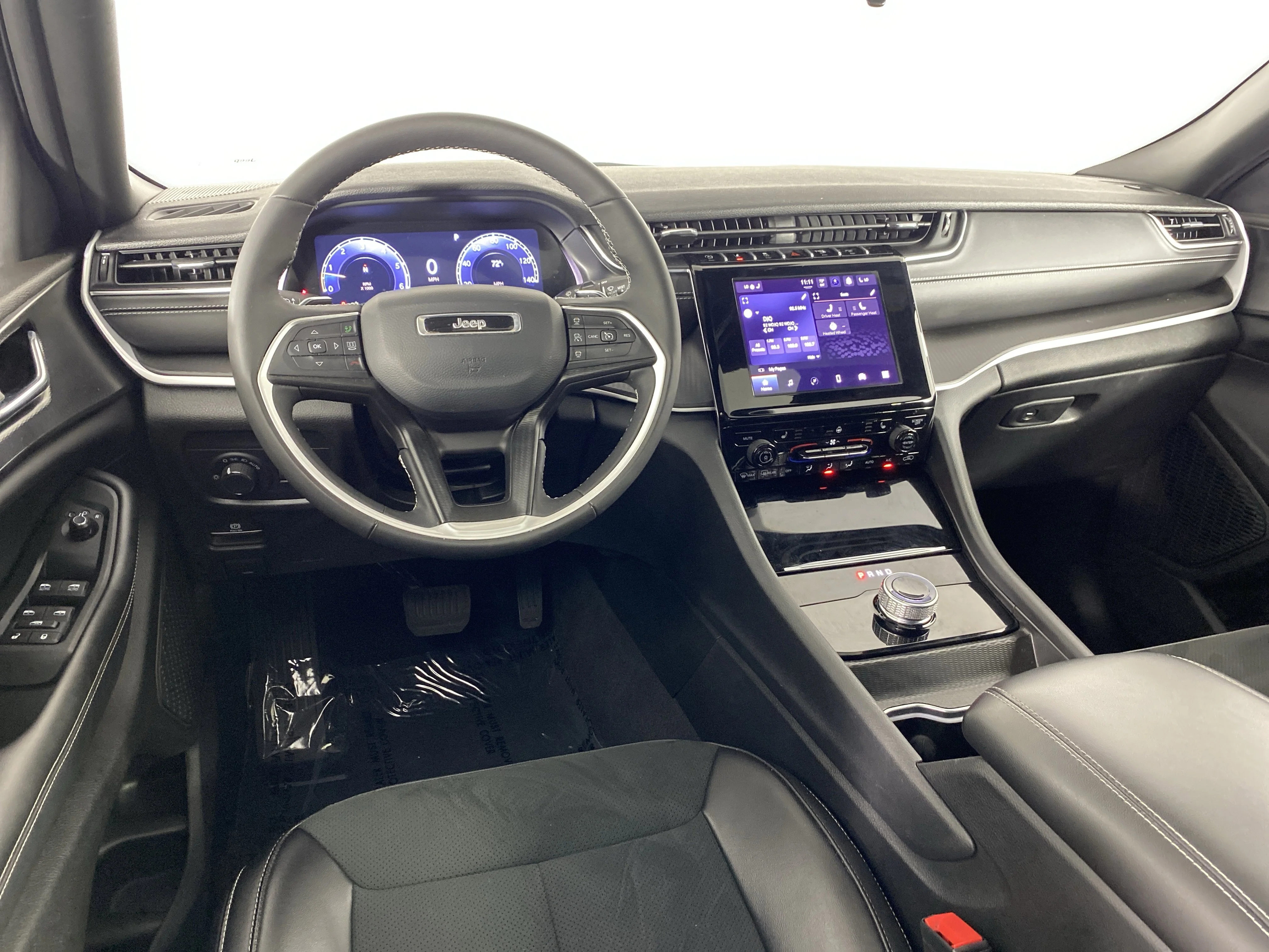 Used 2024 Diamond Black Crystal Pearlcoat Jeep Altitude X image 19
