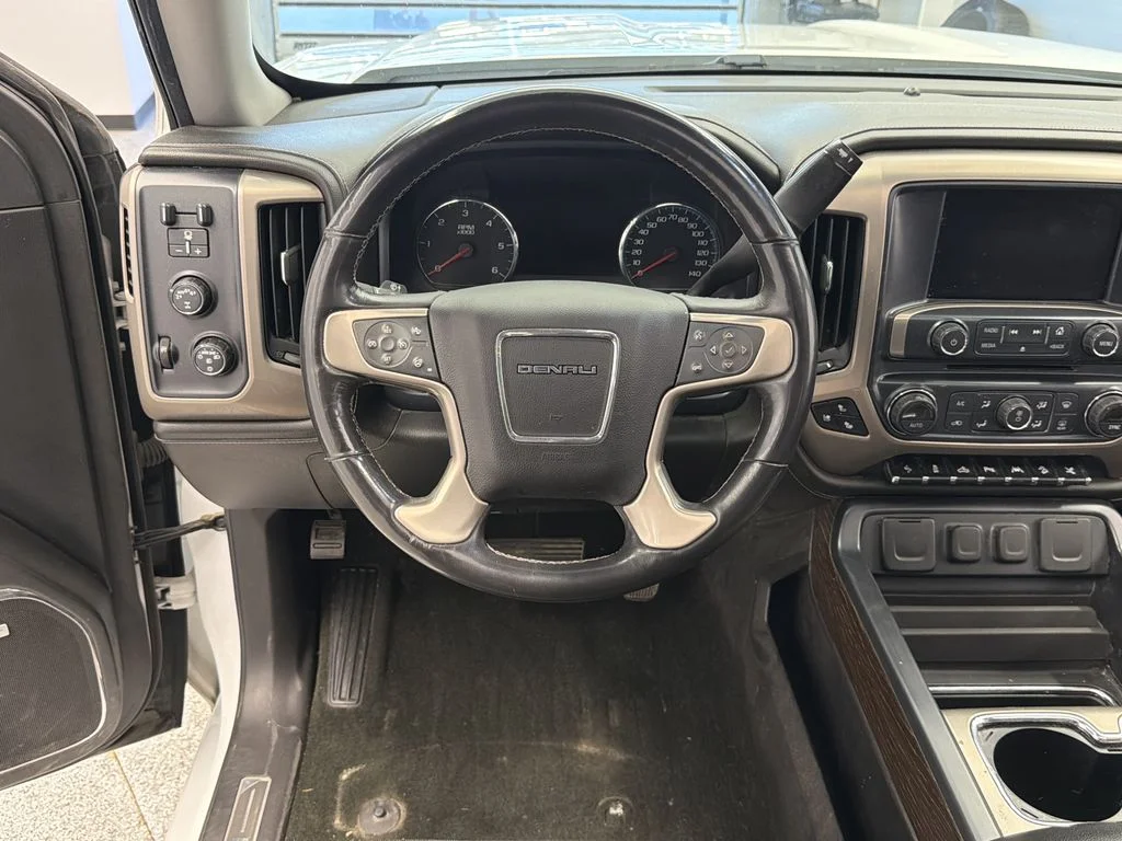 Used 2017 White GMC Denali image 22