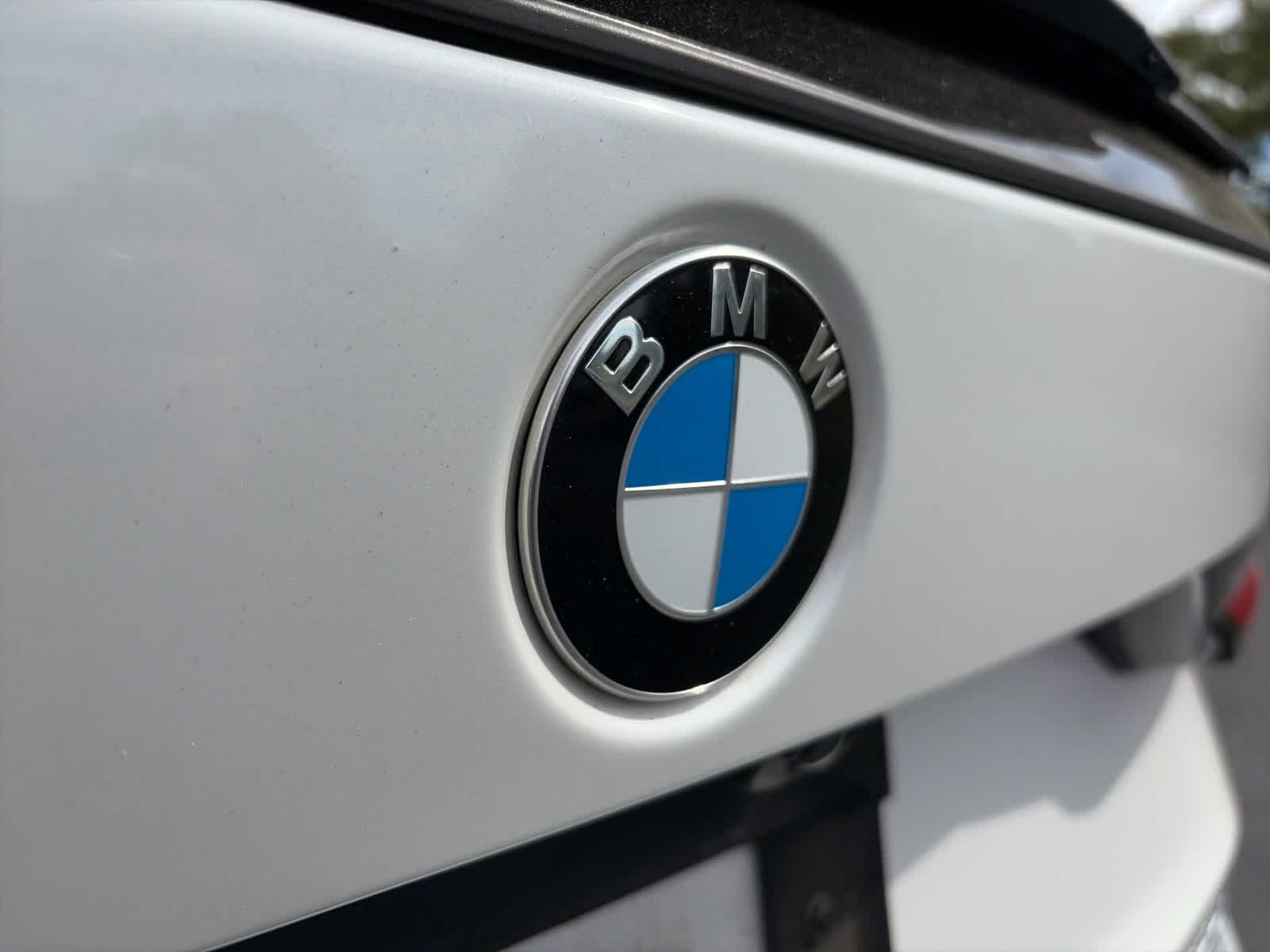 Used 2023 Mineral White Metallic BMW xDrive28i image 4