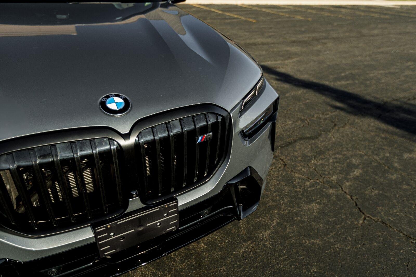Used 2025 Skyscraper Grey Metallic BMW M60i image 69