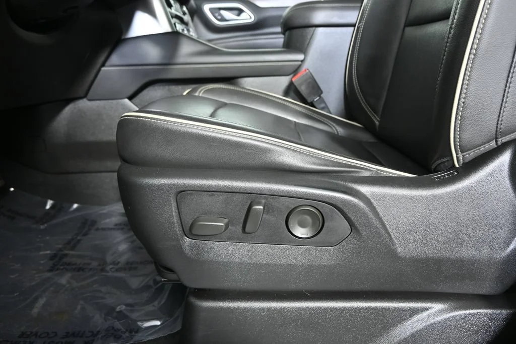 Used 2021 IRIDESCENT PEARL TRICOAT Chevrolet Premier image 23