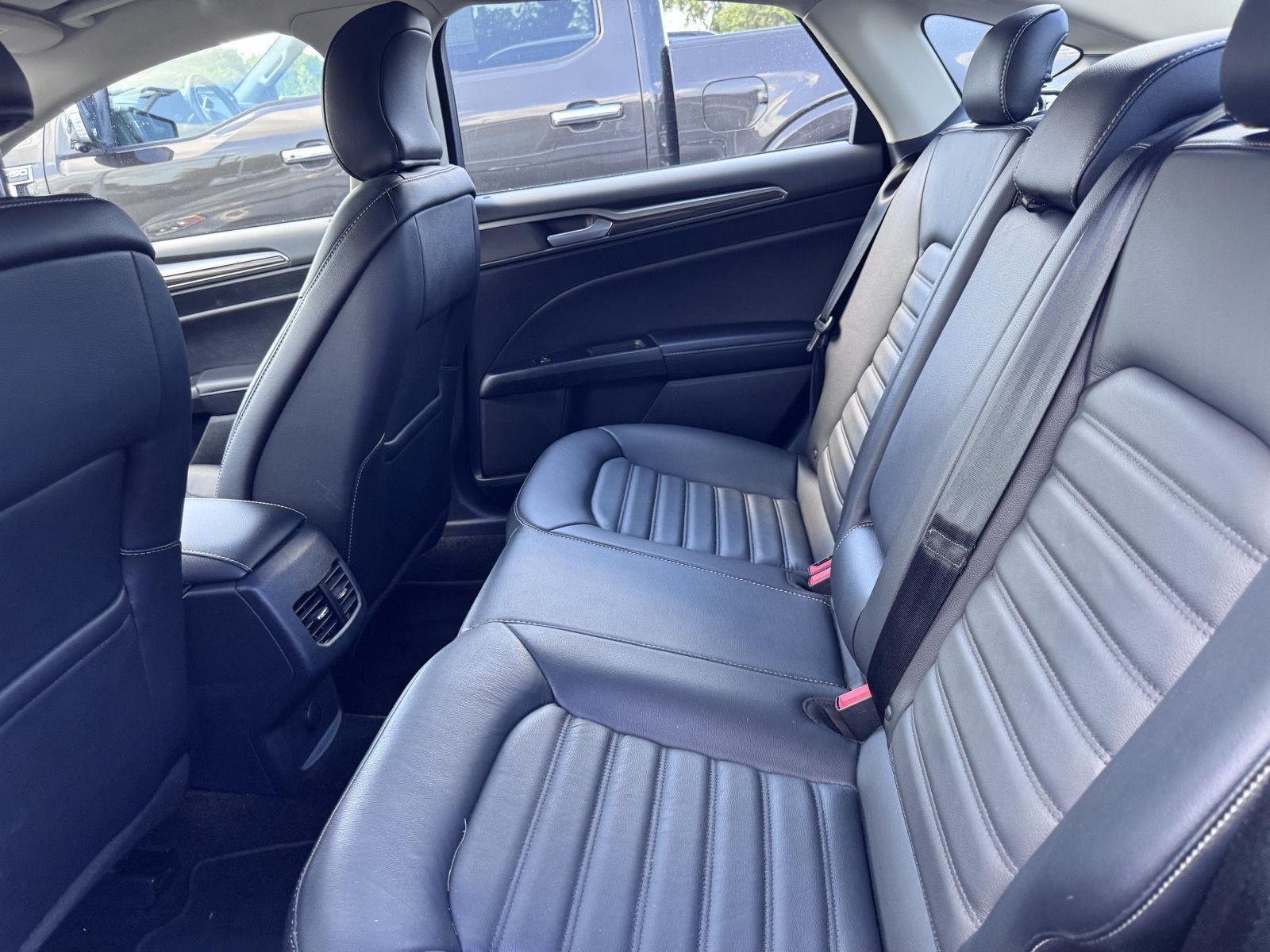 Used 2017 Magnetic Ford SE image 11