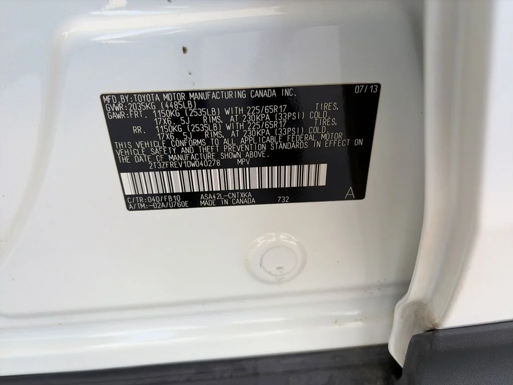 Used 2013 White Toyota LE image 35