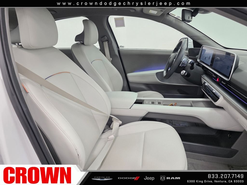 Used 2023 White Hyundai SEL image 10