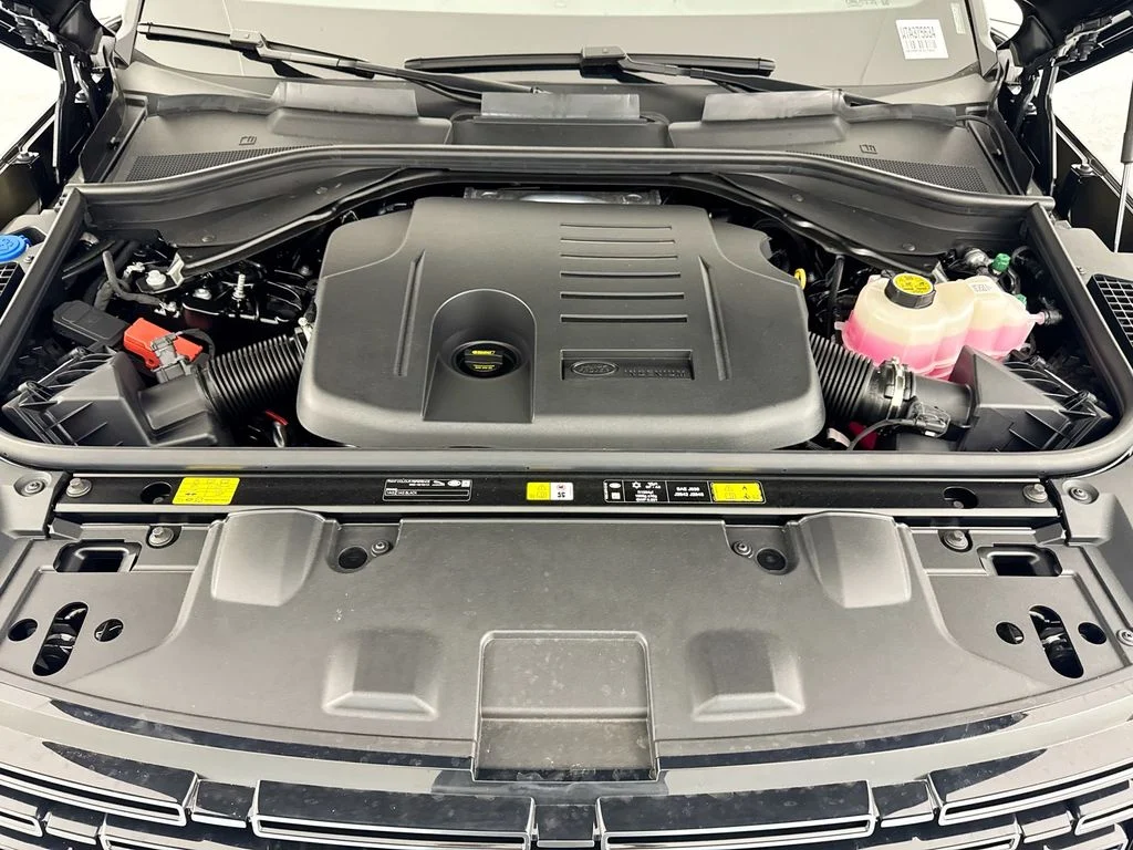 New 2026 Santorini Black Land Rover SE image 31