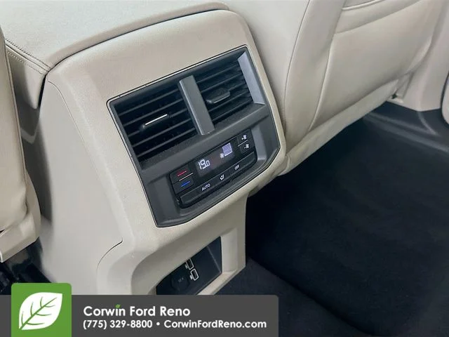 Used 2019 Pure White Volkswagen 3.6L V6 SE image 24