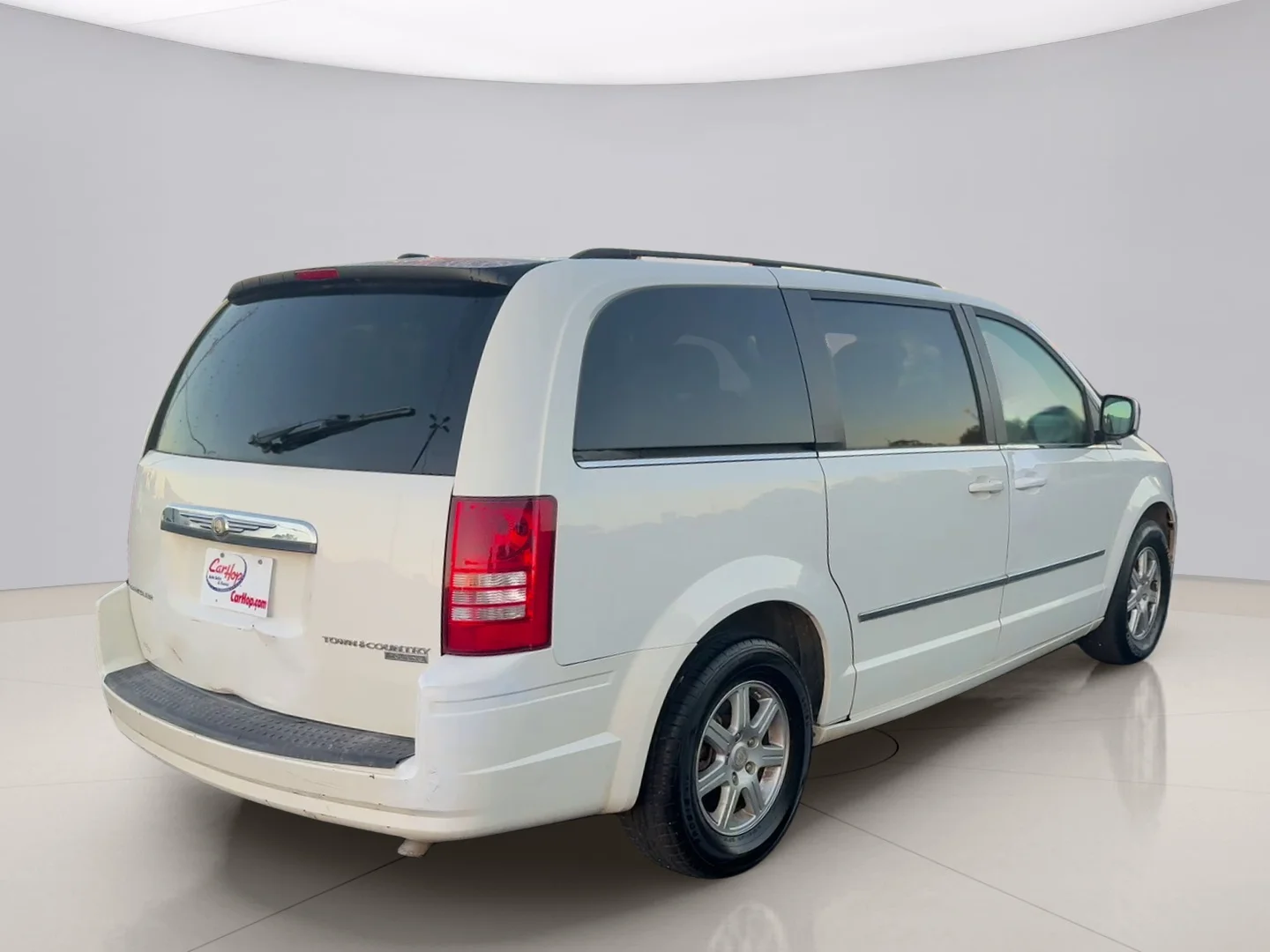 Used 2010 White Chrysler TOURING image 5