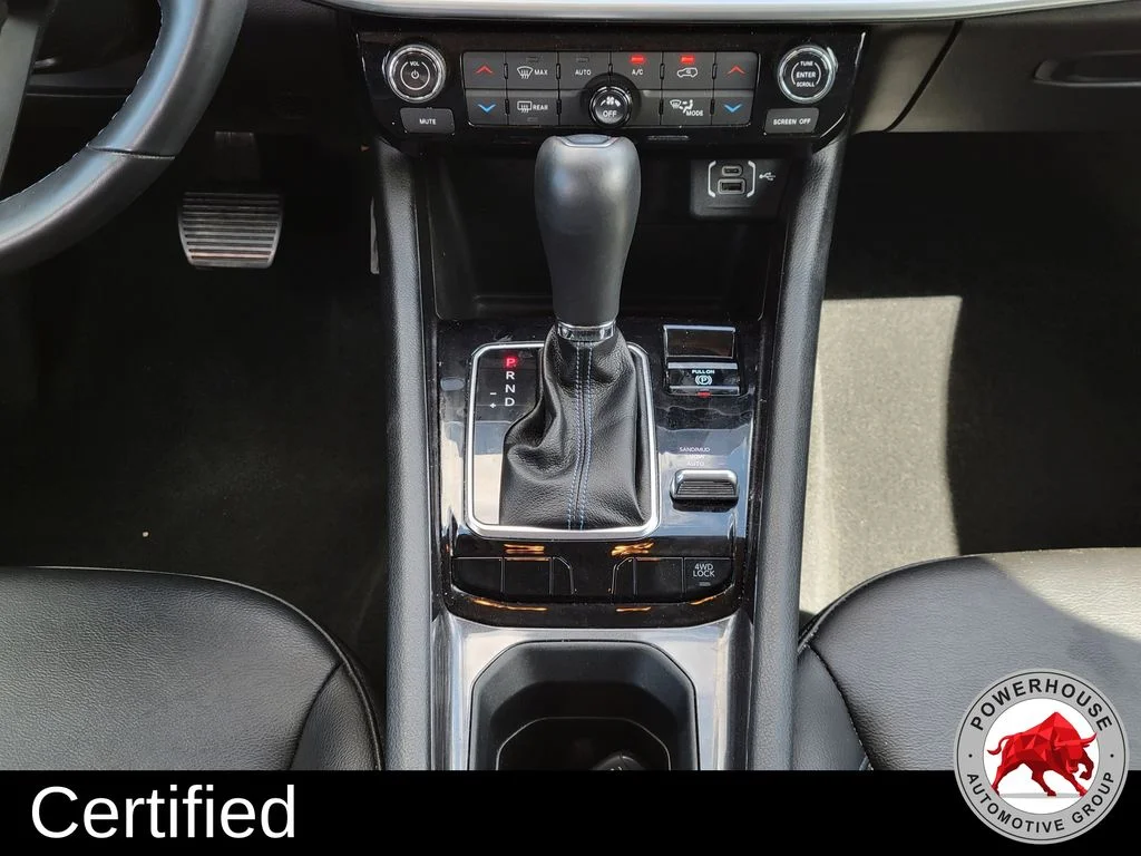 Used 2022 Silver Jeep Latitude image 24