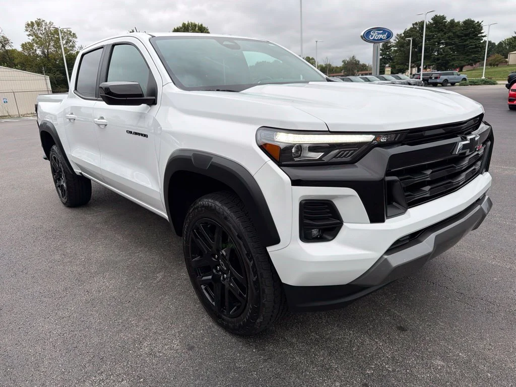 Used 2024 Summit White Chevrolet Z71 image 6