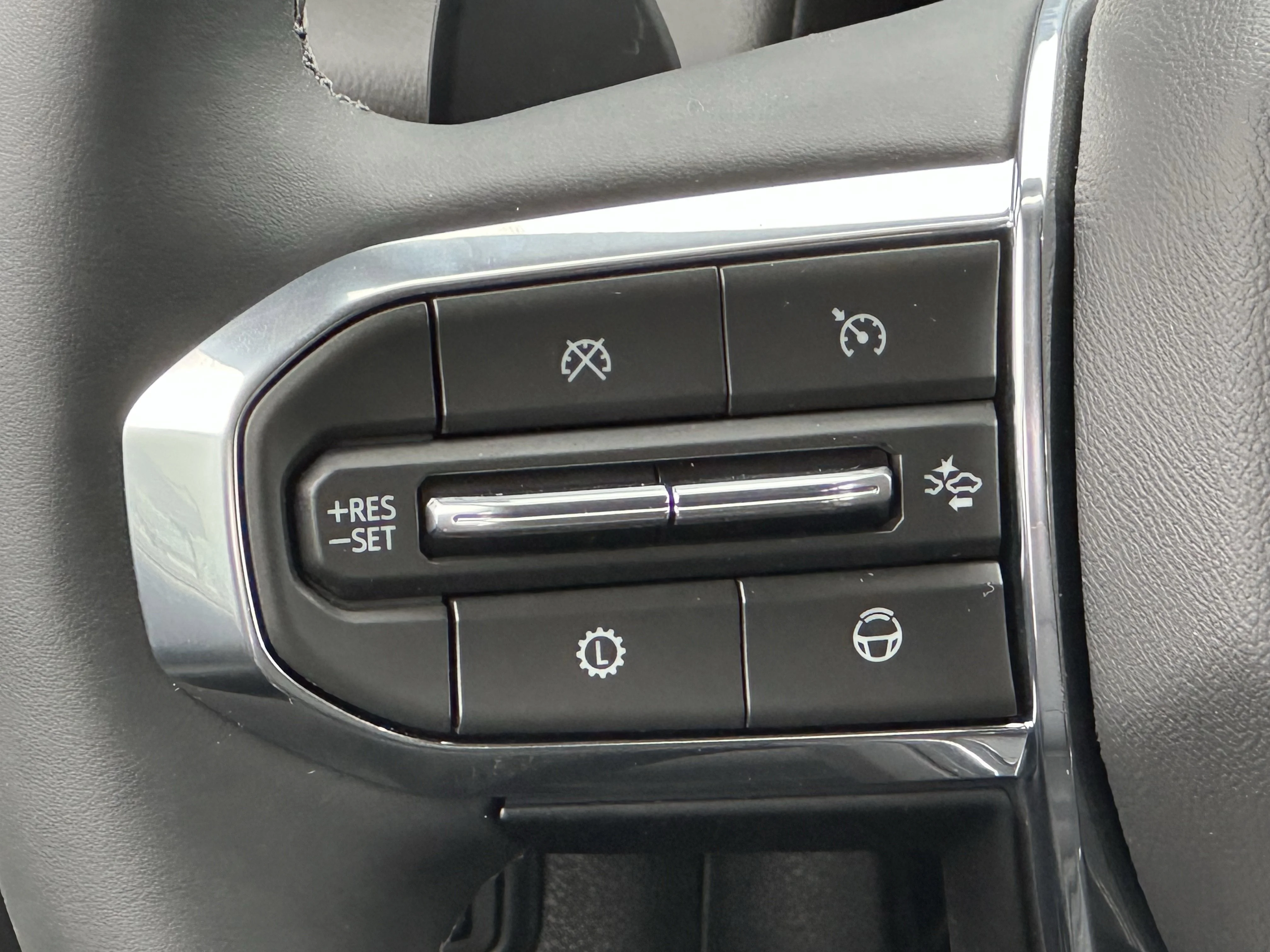 New 2026 Onyx Black GMC Elevation image 12