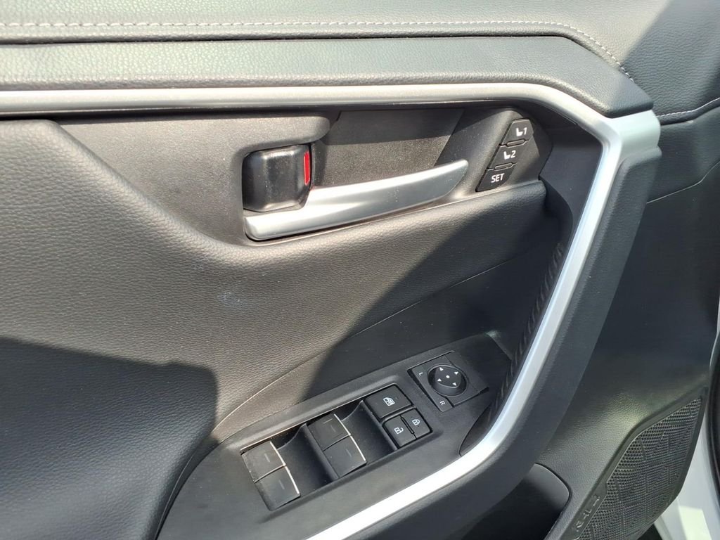Used 2023 Wind Chill Pearl Toyota Limited image 12