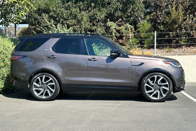 Certified Used 2025 Gray Land Rover Dynamic SE image 6