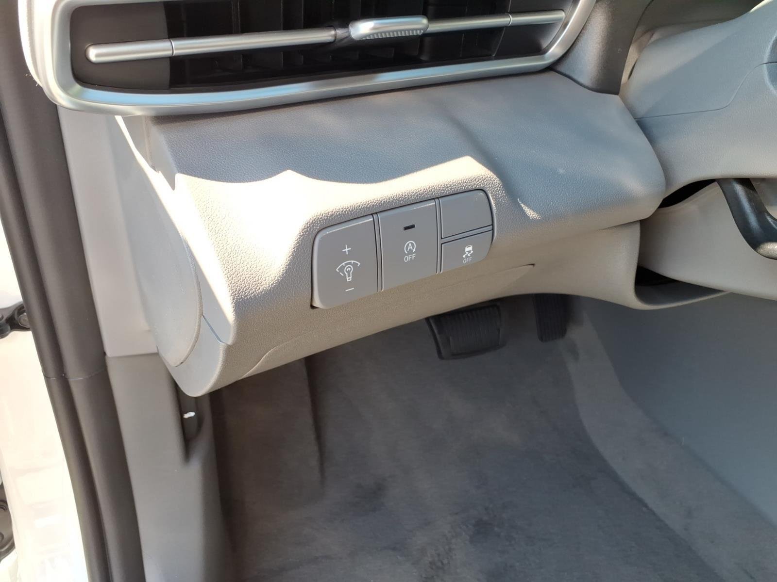 New 2026 WHITE HYUNDAI SE image 25