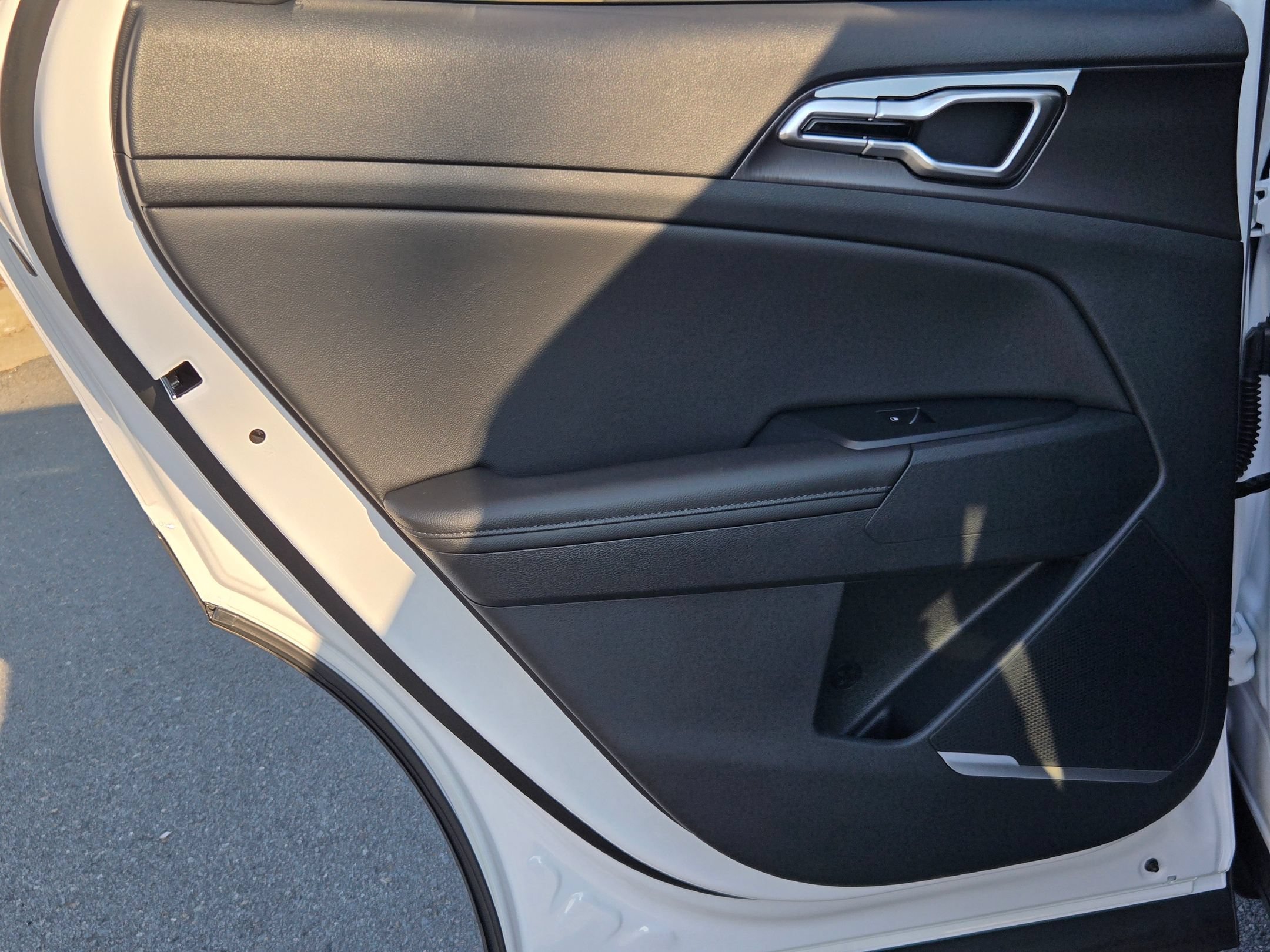New 2026 Glacial White Pearl Kia EX image 28