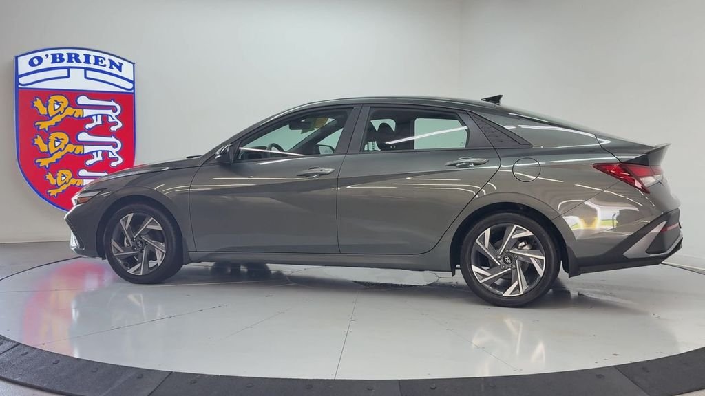 Used 2025 Gray Hyundai SEL Sport image 7