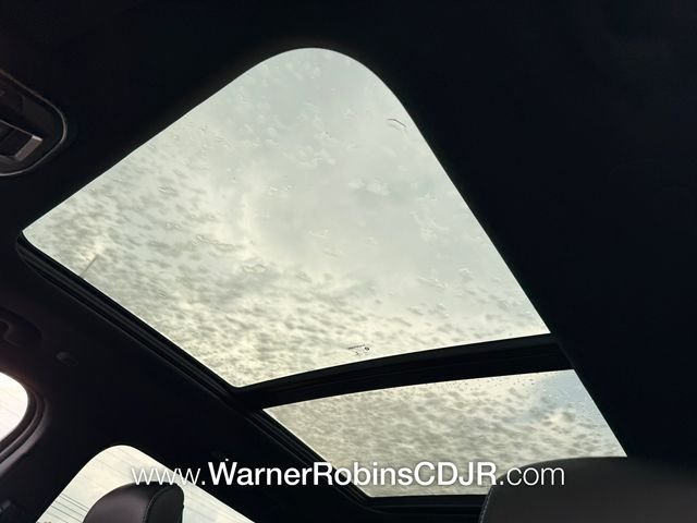 New 2026 Bright White Clear-Coat Exterior Paint Jeep Limited image 20