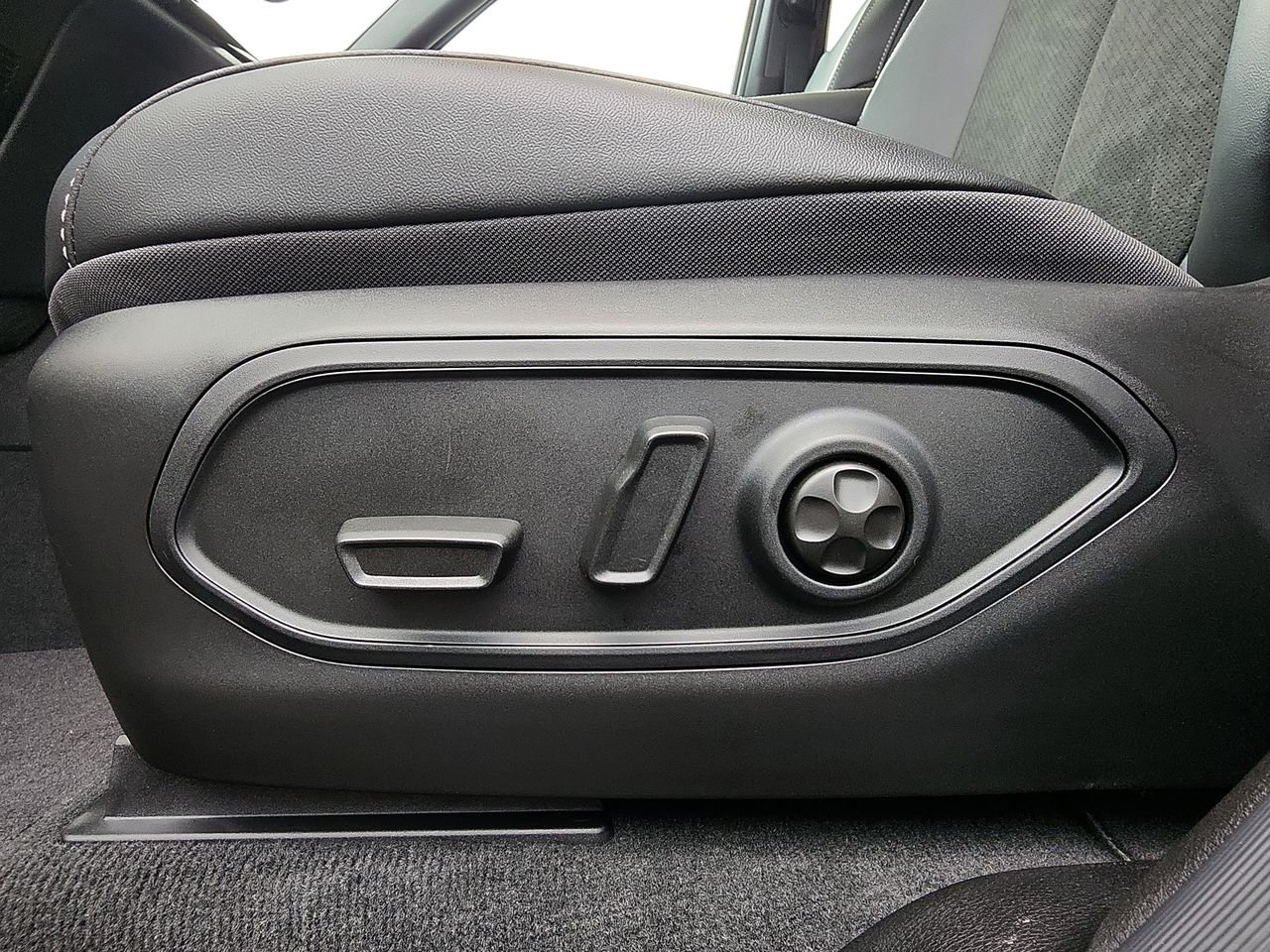 New 2026 Silver Jeep Altitude image 12