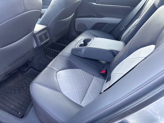 Used 2019 Silver Toyota XLE image 9