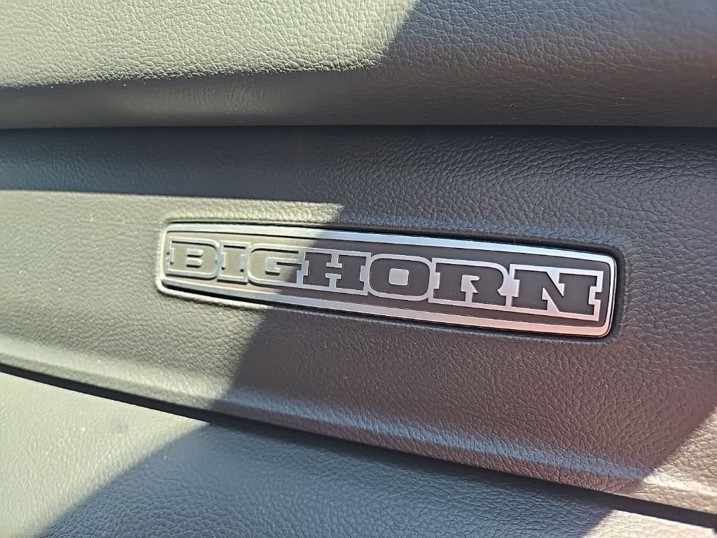 New 2026 Diamond Black Crystal Pearl-Coat Exterior Paint RAM Big Horn/Lone Star image 85