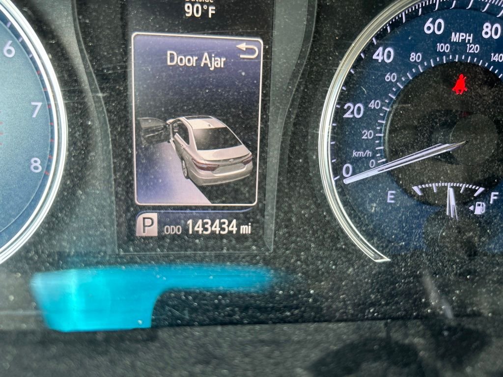 Used 2015 White Toyota XLE image 7