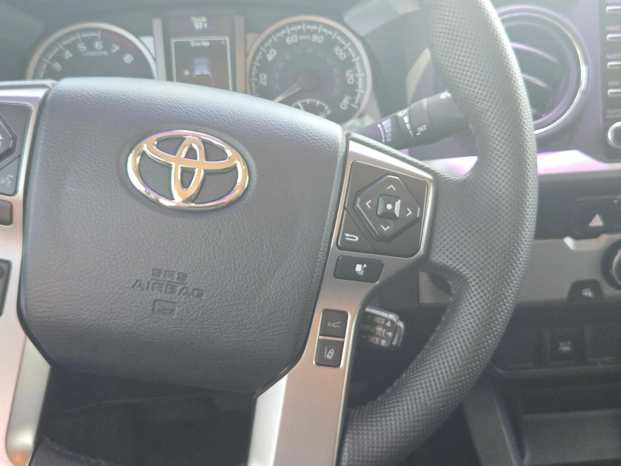 Used 2023 White Toyota SR5 image 19
