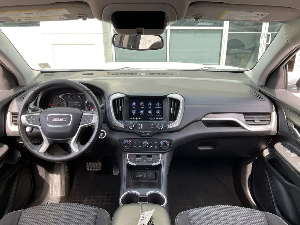 Used 2023 White GMC SLE image 18