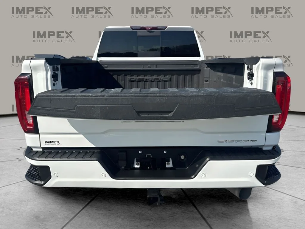 Used 2021 White GMC Denali image 33