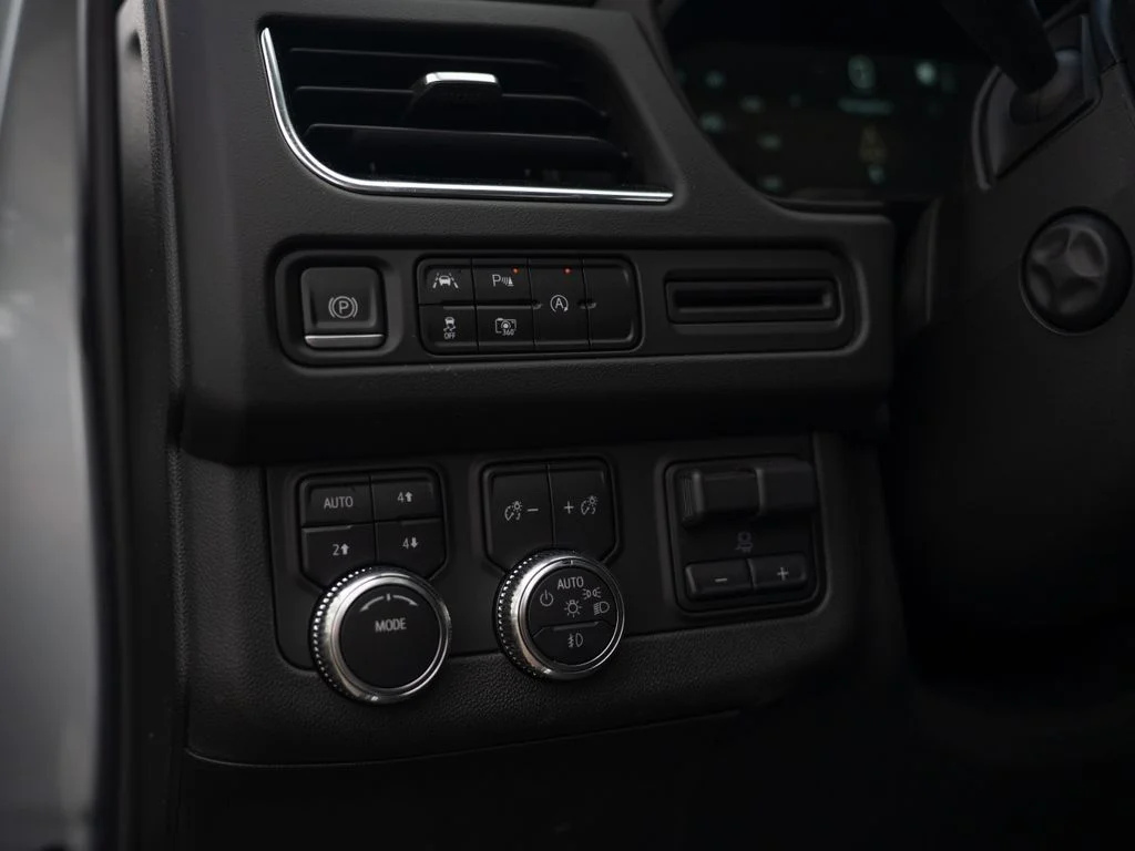 Used 2023 Silver GMC SLT image 31