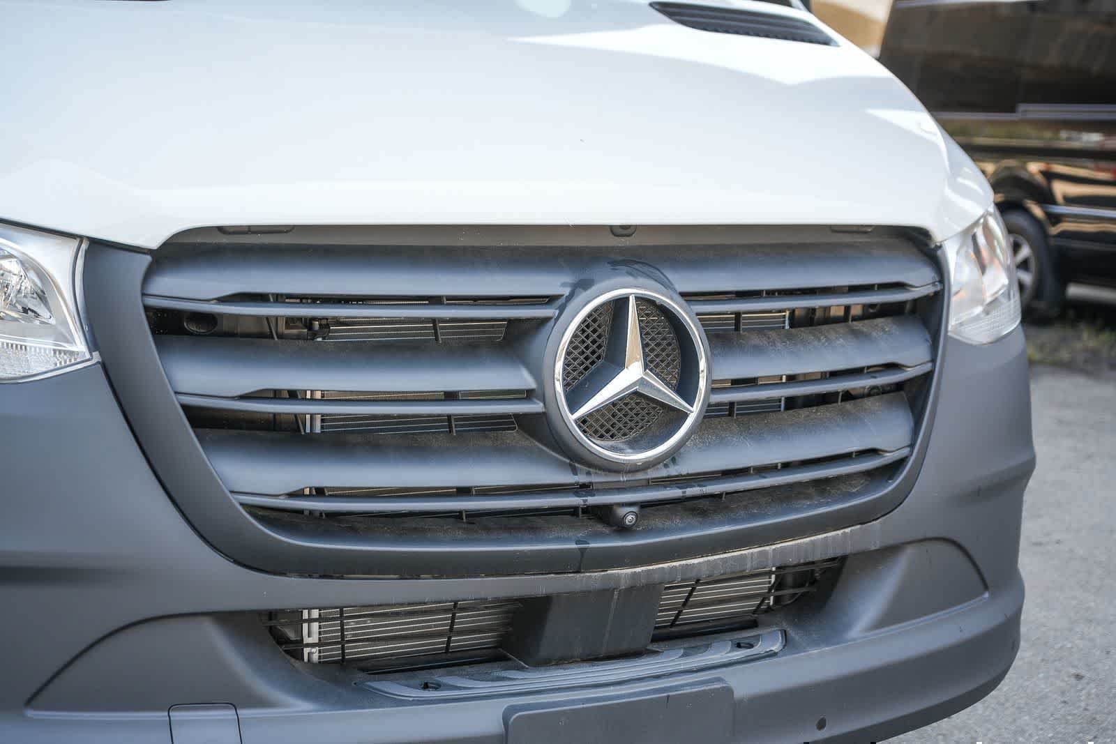 New 2026 Arctic+White Mercedes-Benz Crew 144WB High Roof RWD 2.0L I4 Diesel Turbo SO image 5