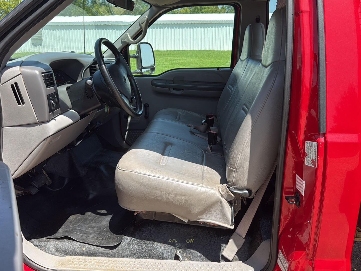 Used 2001 red Ford XL image 12