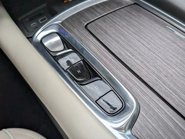 Used 2024 Ebony Twilight Metallic Buick Avenir image 11