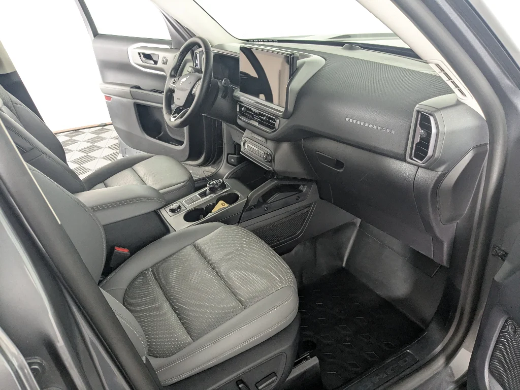 Used 2025 Gray Ford Badlands image 18