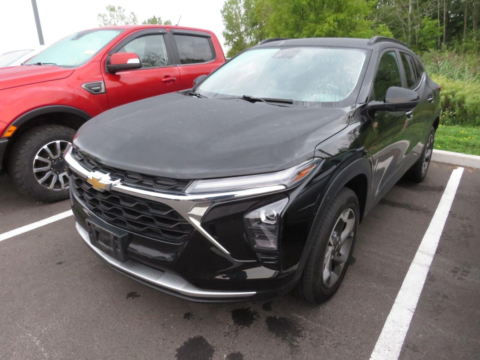 Used 2024 MOSAIC BLACK METALLIC CHEVROLET TRUCK  image 5