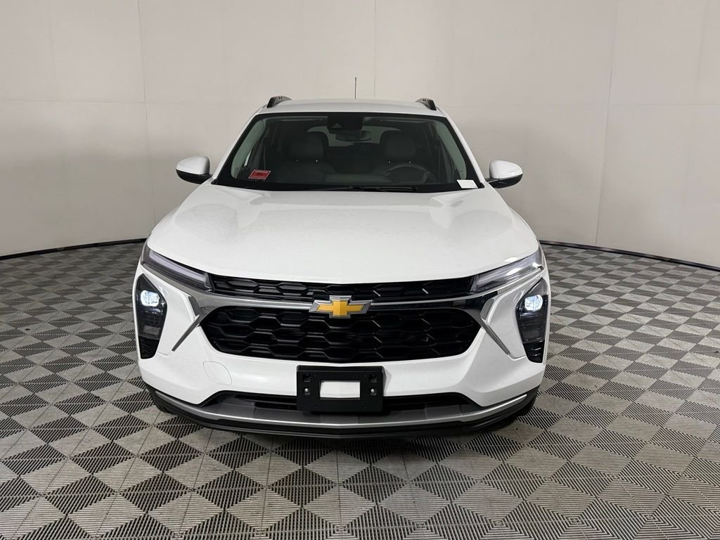 2025 Chevrolet Trax LT - Photo 3