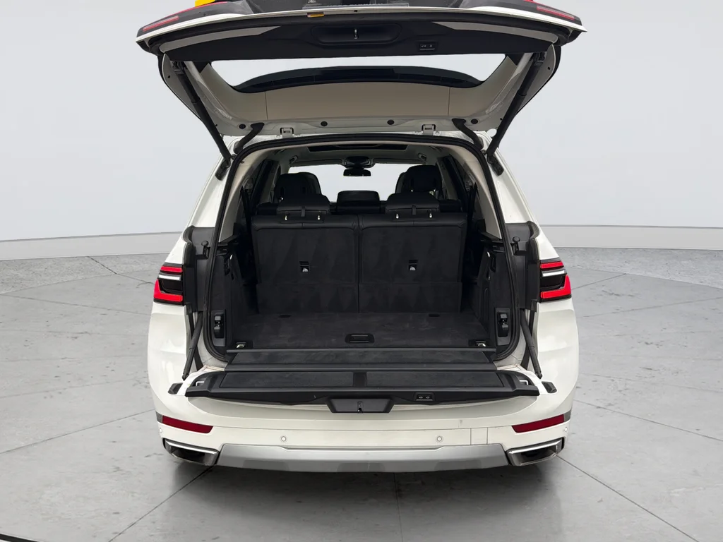 Used 2026 White BMW xDrive40i image 27