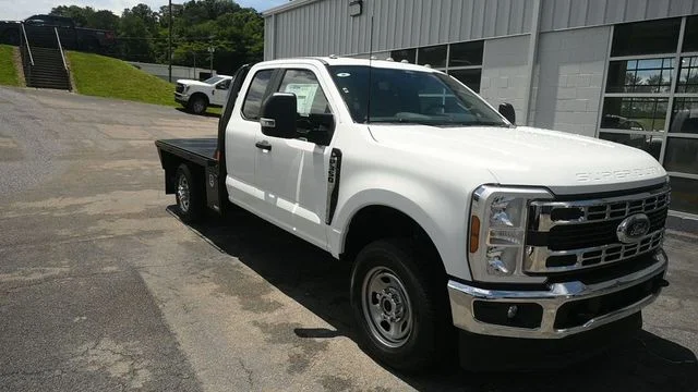 New 2026 Oxford White Ford F-350® XL image 4