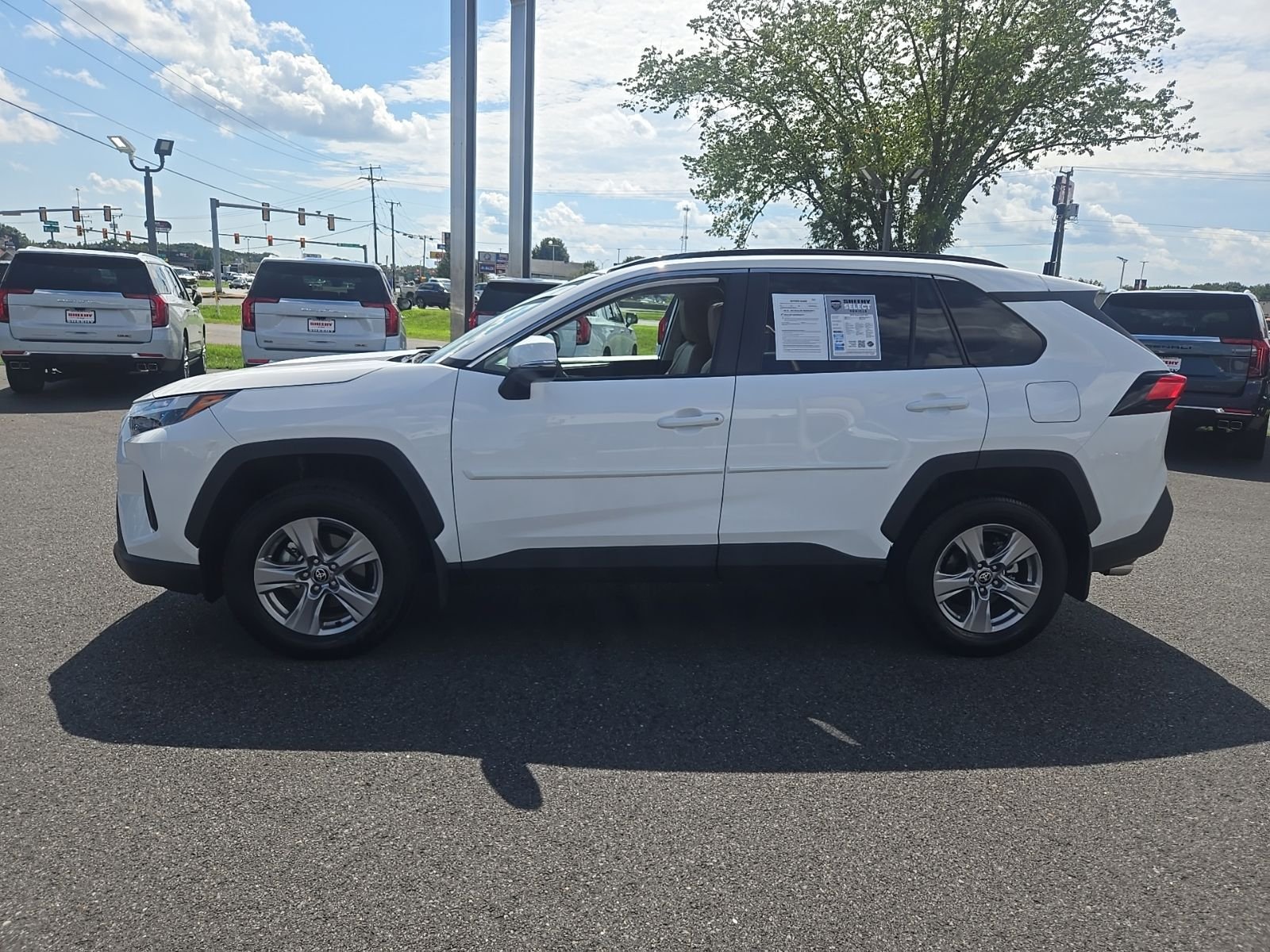 Used 2025 White Toyota XLE image 4