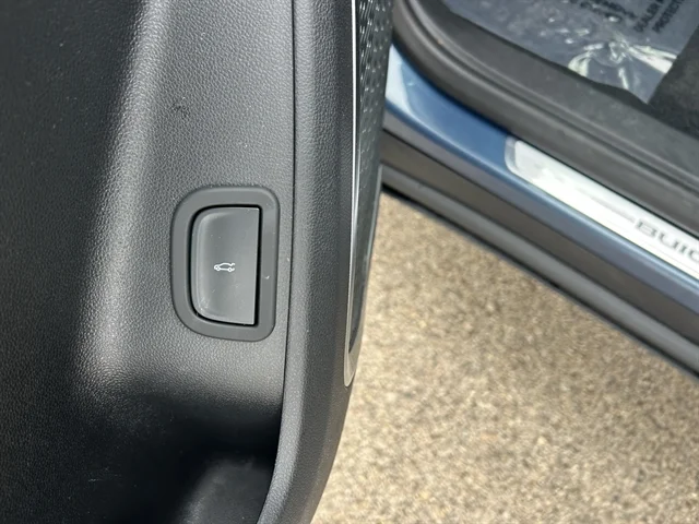Used 2025 BLUE BUICK Preferred image 25
