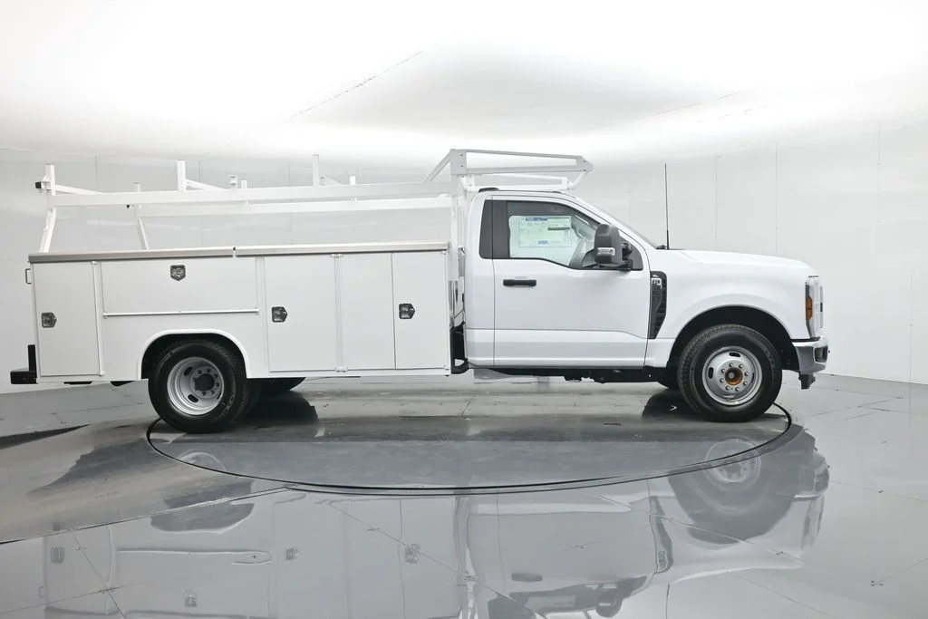 2026 Ford F-350 Super Duty Chassis Cab XL - Photo 26