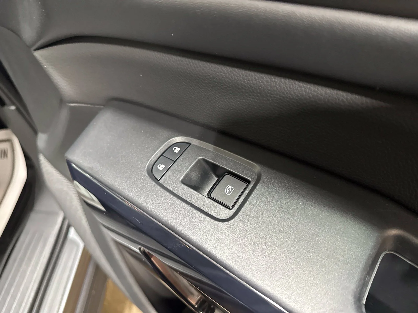 Used 2025 Gray Nissan SV image 34