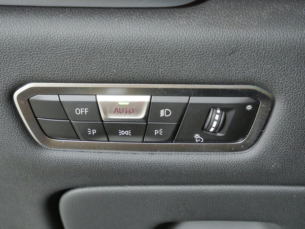 Used 2022 Black Sapphire Metallic BMW xDrive40i image 40