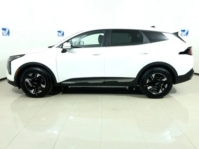 New 2026 SNOW WHITE PEARL Kia LX image 2